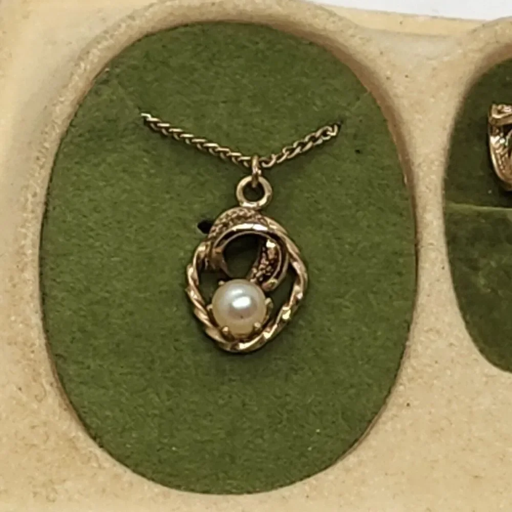 Vintage Gold Tone‎ Filigree Faux Pearl Necklace And Clip-on Earrings